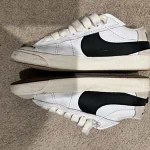 Nike White and Black Leather Sneakers